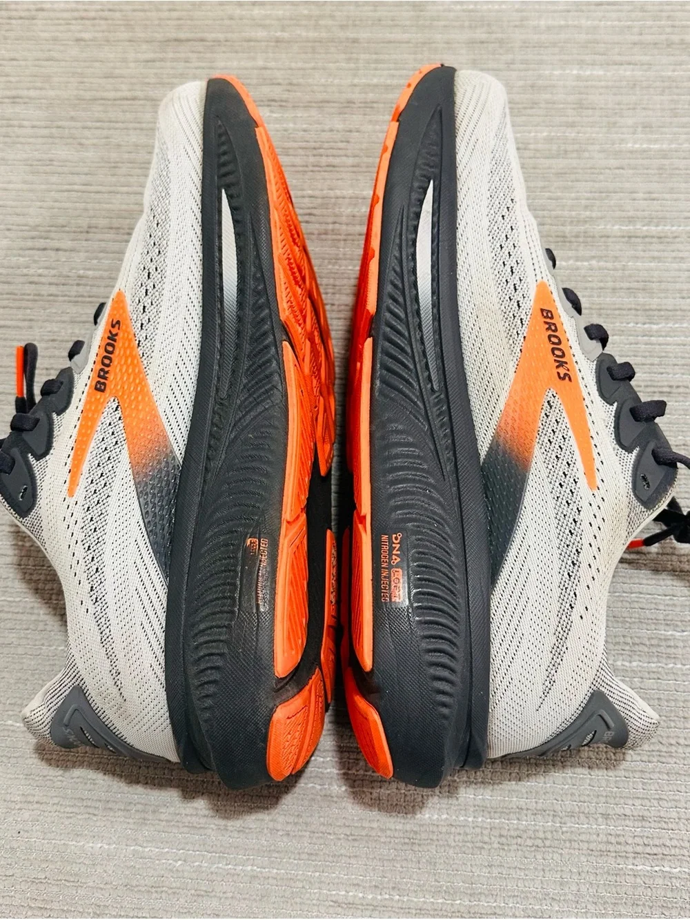 Brooks Ghost 17 Men's Running Shoes Size 10.5 Wide (2E) Oyster Mushroom Orange